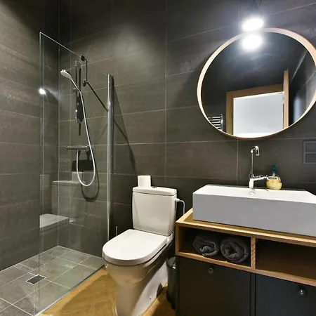New Modern Old Town Studio U2308 *
